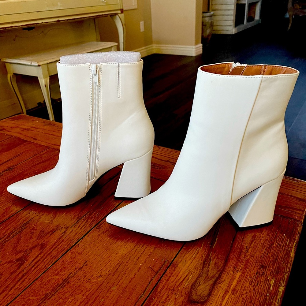 White Madden Girl ankle boots size 9